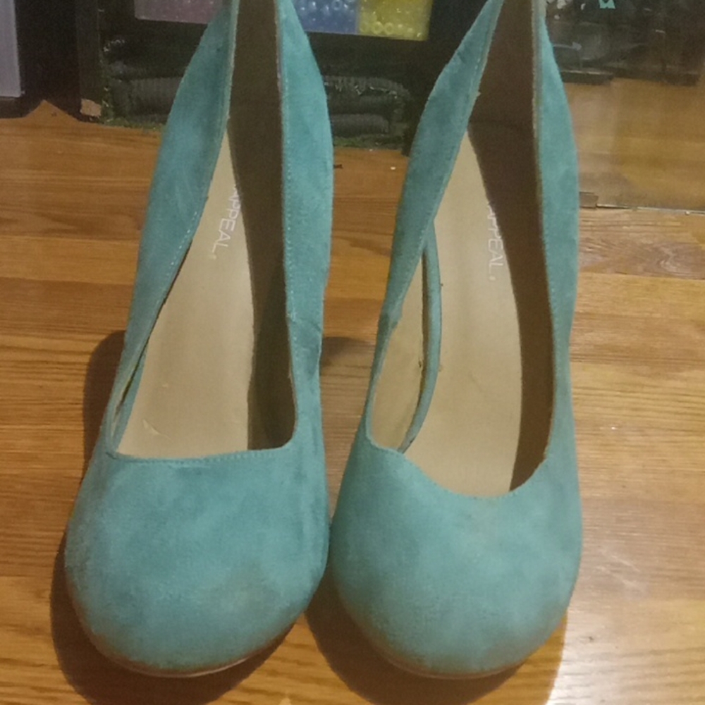 Xappeal Women's Turquoise Suede Heels